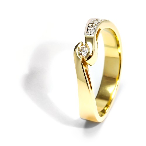 Zásnubný prsteň zo žltého zlata s diamantom 0.12 ct