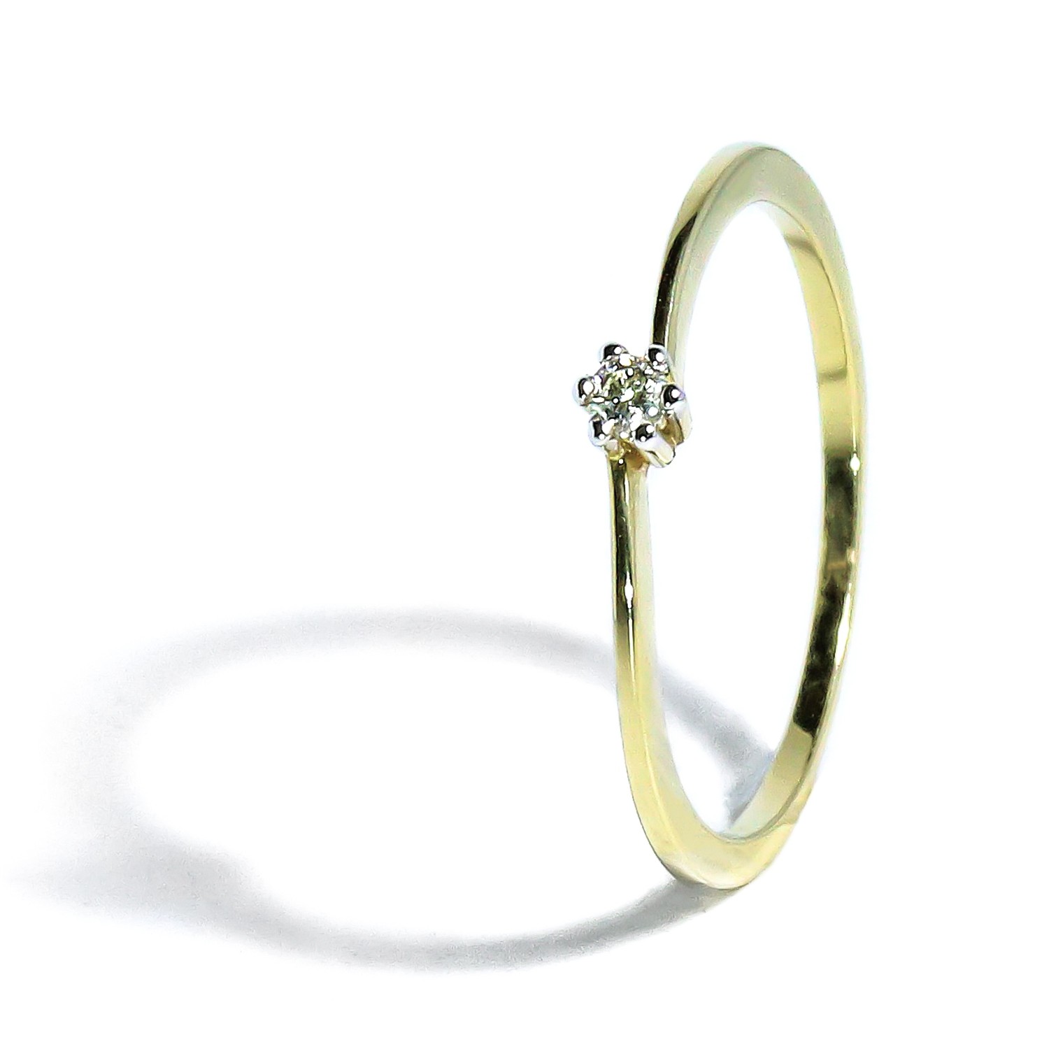 Elegantný prsteň s diamantom 0.05 ct
