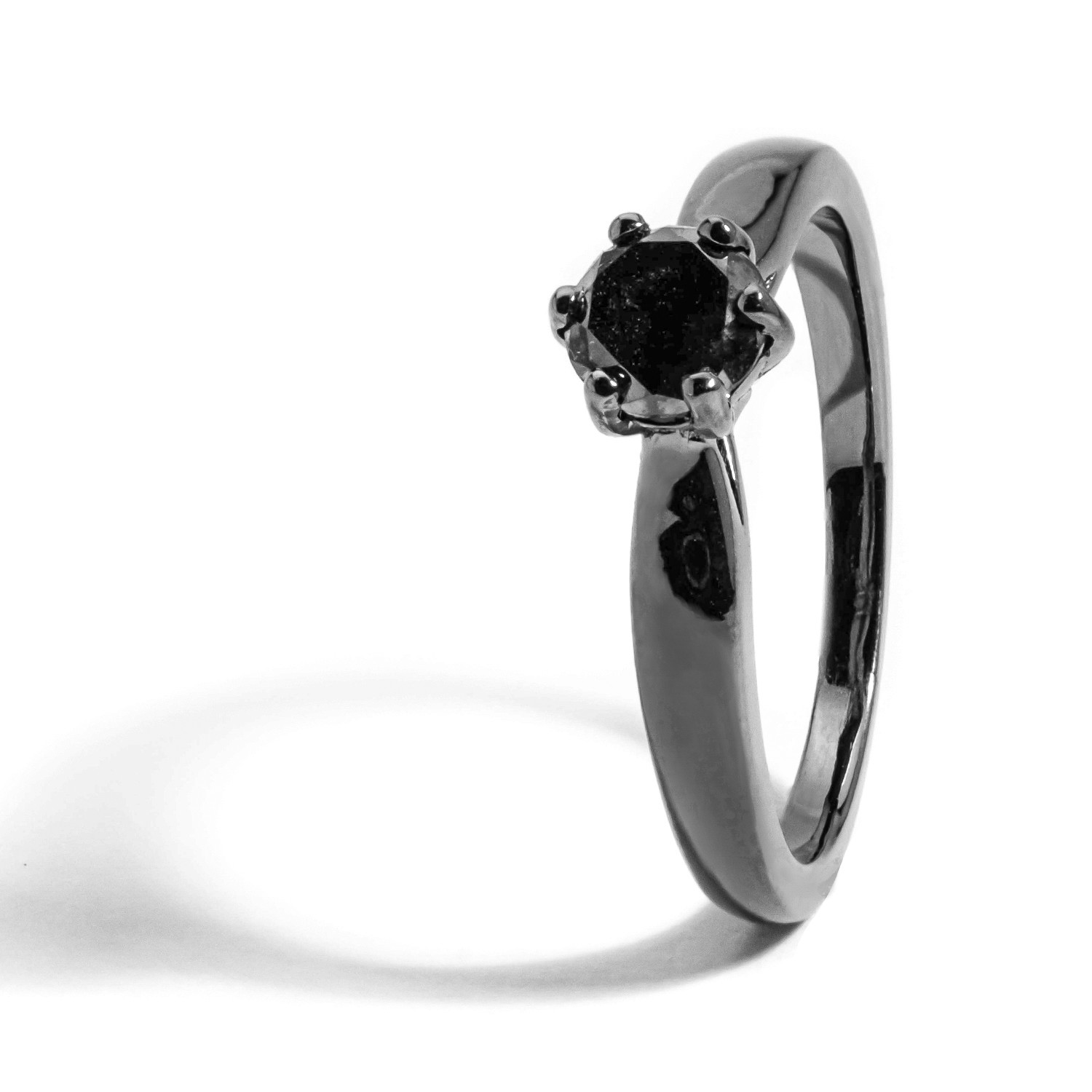 Diamantový zlatý prsteň v čiernej farbe 0.56 ct