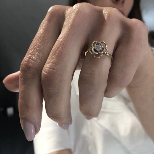 Diamantový prsteň v tvare kvetiny 0.17 ct