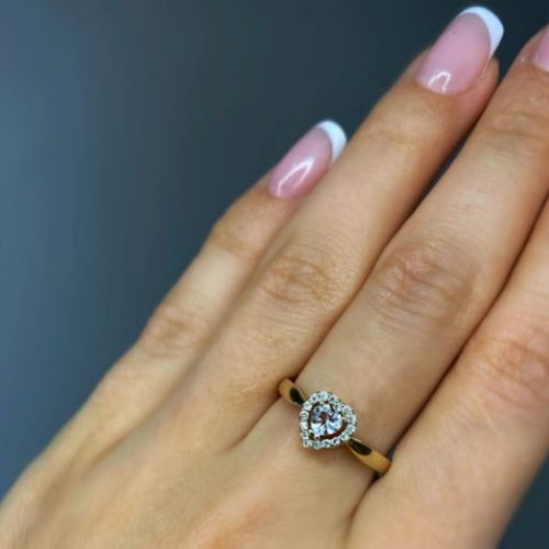 Jedinečný diamantový prsteň v tvare srdca 0.10 ct
