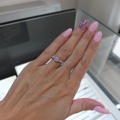 Elegantný diamantový prsteň v tvare hviezdy 0.19 ct