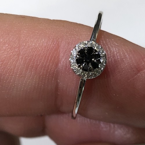 Elegantný diamantový prsteň s čiernymi diamantami 0.13 ct