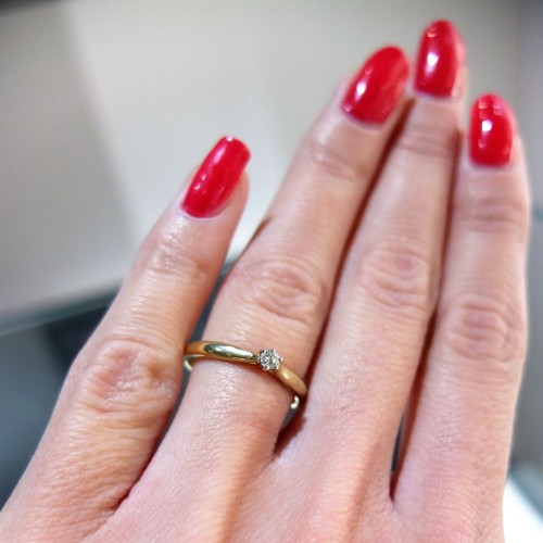 Jemný prsteň s diamantom z ružového zlata 0.08 ct