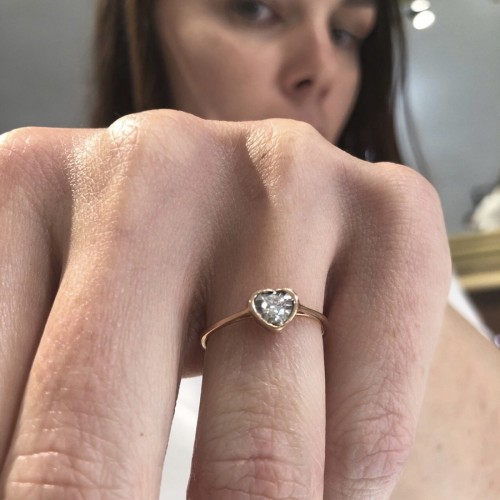 Prsteň z ružového zlata v tvare srdca s diamantom 0.16 ct