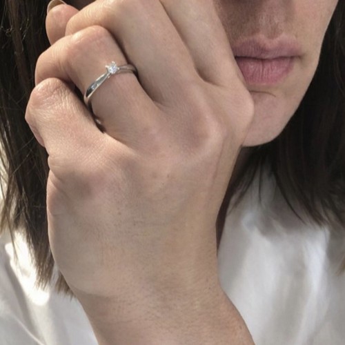Zásnubný prsteň z bieleho zlata s diamantom 0.10 ct